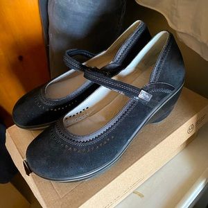 Woman’s never worn shoe